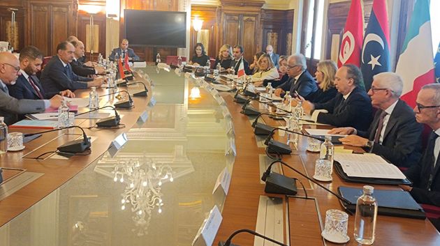 وزير الداخلية يلتقي بنظيريه الإيطالي والليبي في روما