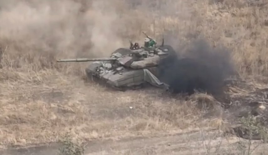 كتائب القسام تدمر دبابتين للاحتلال