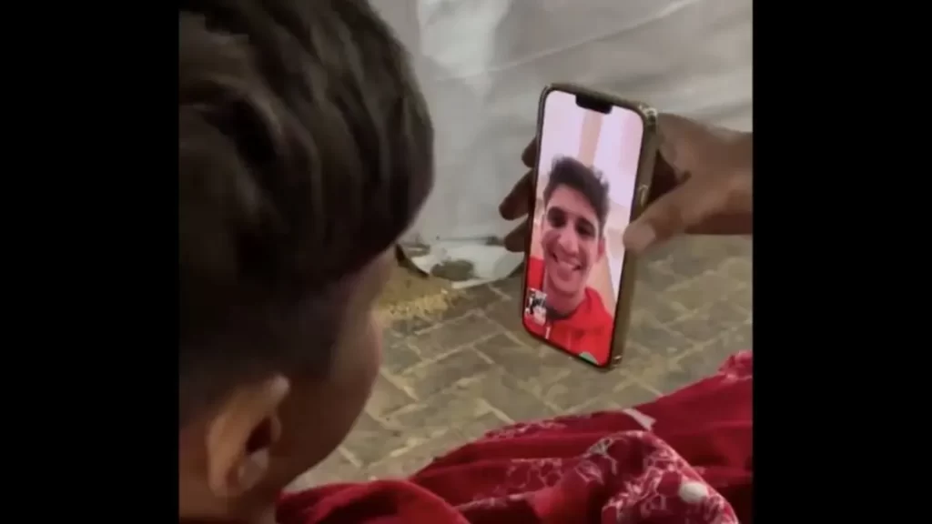 حارس الهلال السعودي ياسين بونو يحقق أمنية طفل فلسطيني بُترت قدمه