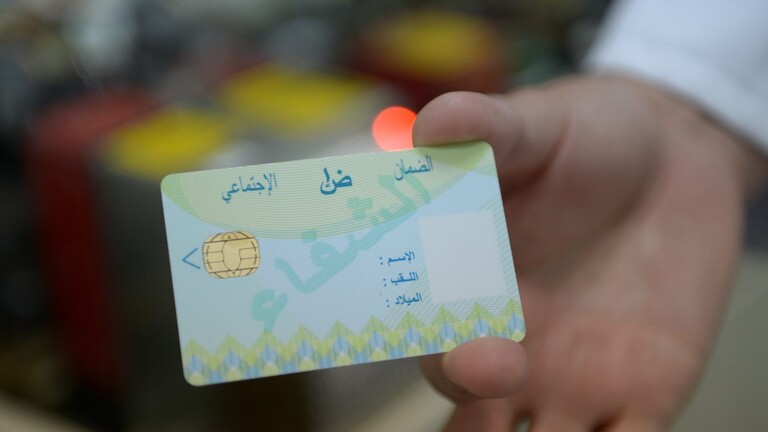 الجزائر..استخراج أول نسخة من بطاقة الشفاء الإلكترونية باسم تبون