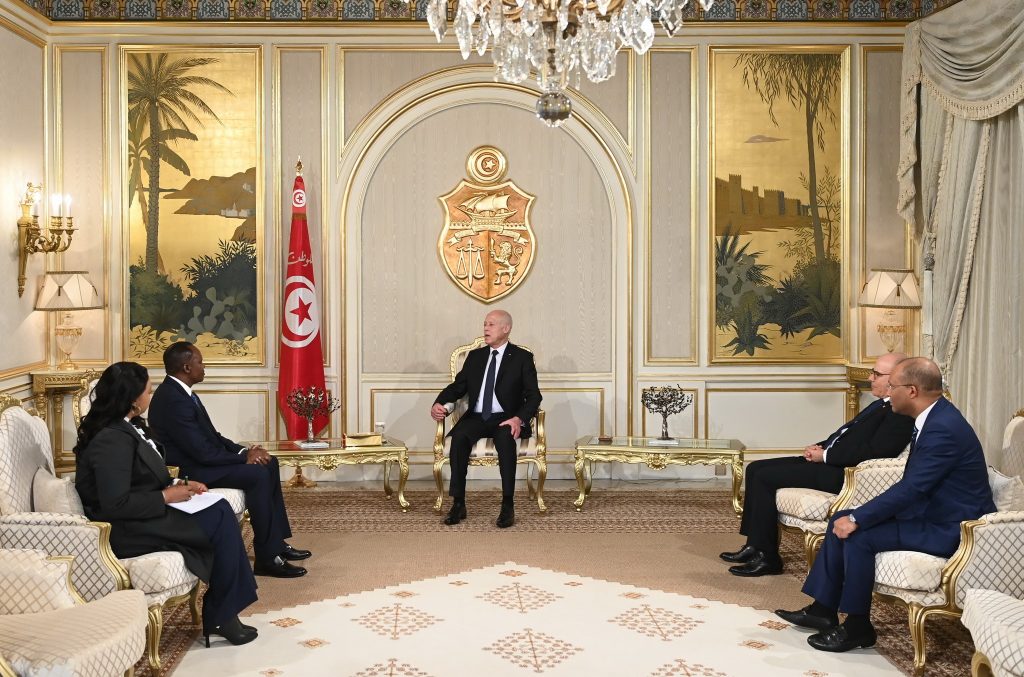 الرئيس يسلم اوراق اعتماد سفراء جدد بتونس