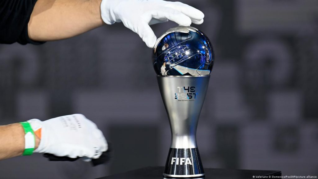 الفيفا يسدل الستار عن المرشحين الثلاثة لجائزة أفضل لاعب في العالم