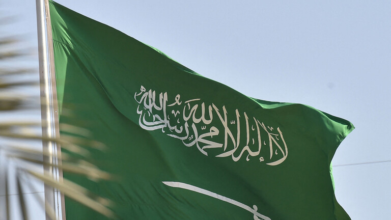 لهذا السبب.. السعودية تنصح مواطنيها بتجنب السفر إلى 3 دول عربية