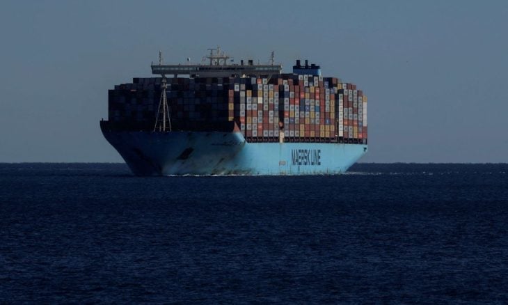 رويترز: “ميرسك” تعلق عمليات الشحن بالحاويات عبر البحر الأحمر