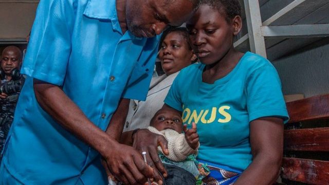 أوّل دولة تستعد لتطعيم الأطفال ضد الملاريا بشكل روتيني