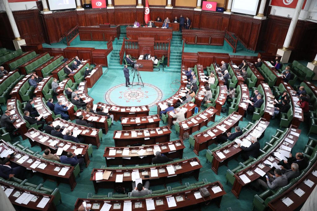 البرلمان يصادق على اتفاقية تسليم المجرمين بين تونس والجزائر