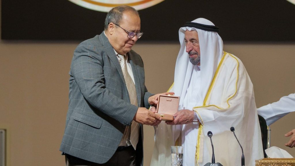 الشاعر التونسي عبد العزيز الهمامي يتوّج بجائزة القوافي