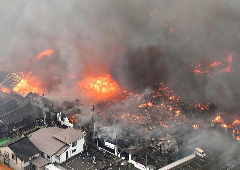 اليابان تستقبل 2024 بقوة.. وبعد الزلزال حريق ضخم