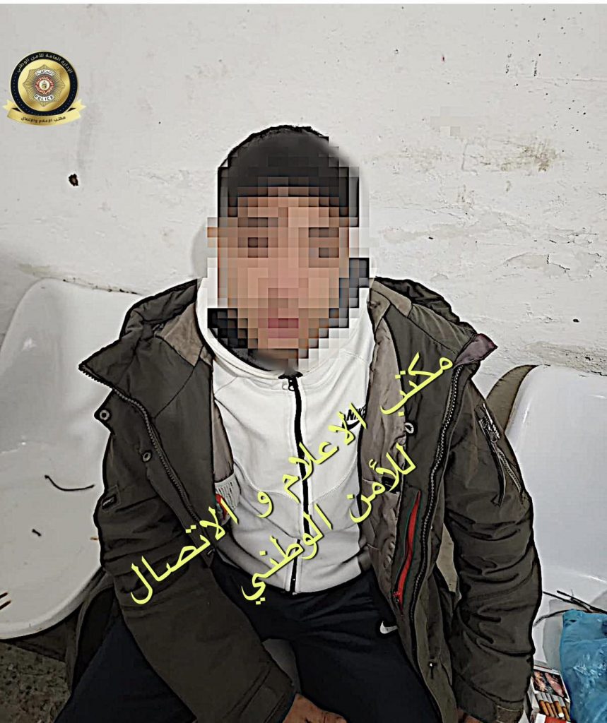 حي هلال.. منحرف أشهر السلاح في وجه الامنيين اثناء محاولة القبض عليه