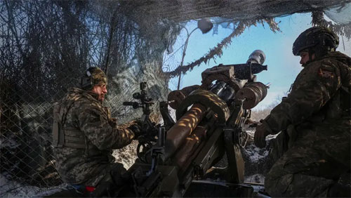 الجيش الأوكراني يرمي جثث جنوده بفتحات الصرف الصحي