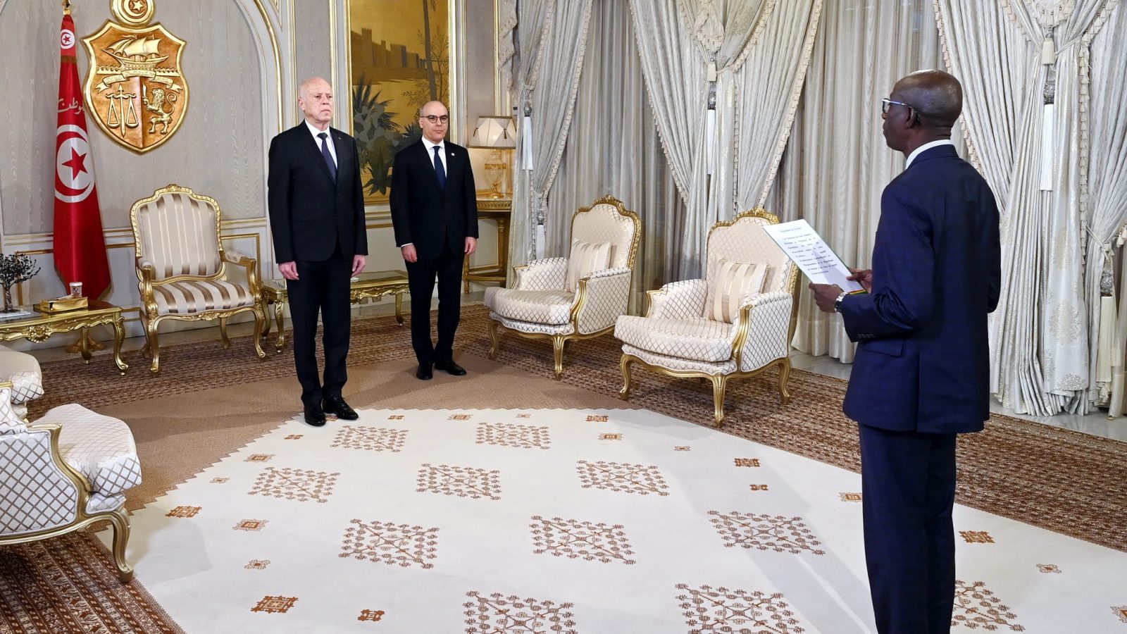 الرئيس يشرف على موكب تسلّم اوراق اعتماد سفراء جُدد بتونس (صور)