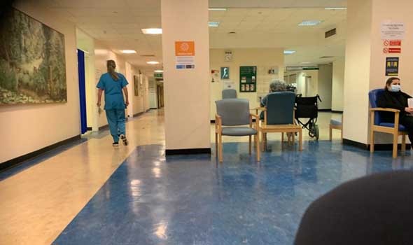 وفاة امرأة بعد مكوثها 10 ساعات في قاعة الانتظار بالمستشفى