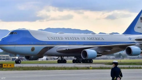 البيت الأبيض يشكو سرقات الصحفيين مقتنيات طائرة الرئاسة