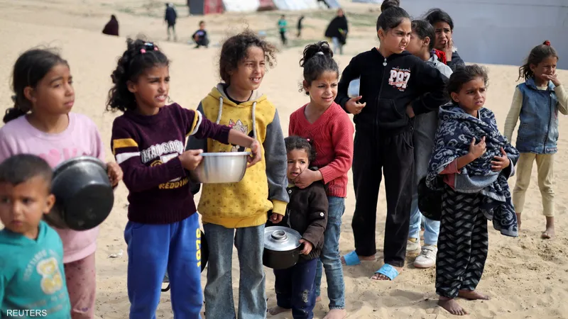 غزة/ موت 10 أطفال جوعا !