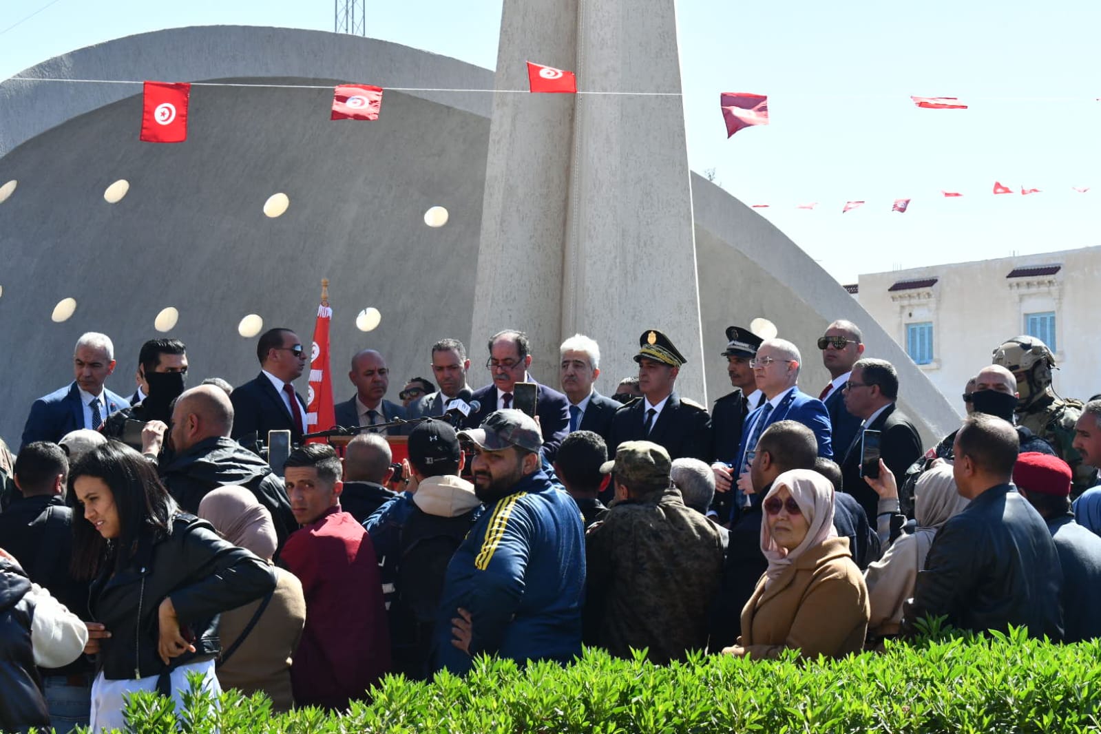 وزيرا الداخلية والدفاع يُشرفان على إحياء ذكرى ملحمة بن قردان