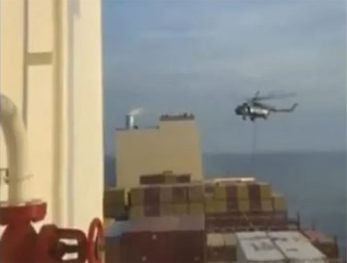 شاهد لحظة استيلاء إيران على سفينة مرتبطة بإسرائيل