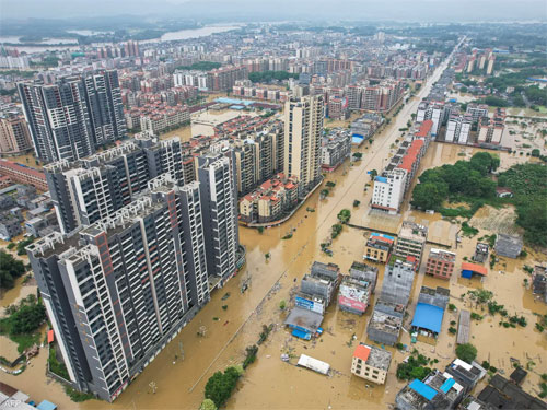 الفيضانات تشرد عشرات الآلاف في الصين