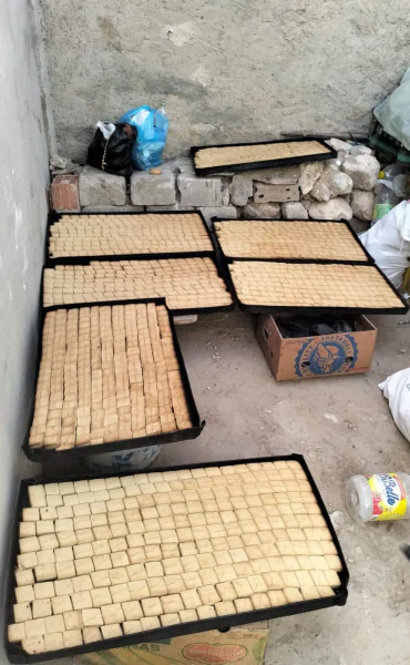القصرين/ حوّل منزله لمصنع عشوائي لصناعة “حلو العيد” (صور)