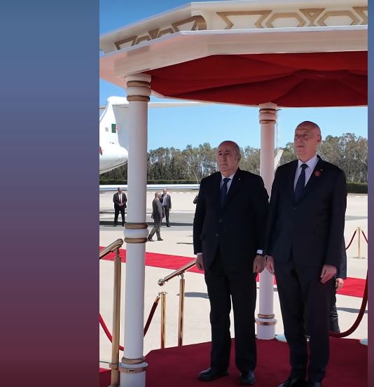 فيديو.. الرئيس الجزائري يصل لتونس