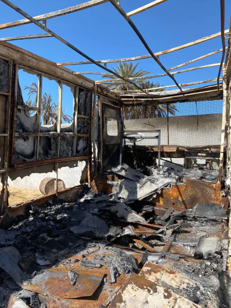 جربة/ مجهولون يحرقون حافلة تابعة لمكتبة لينا بن مهني (صور)