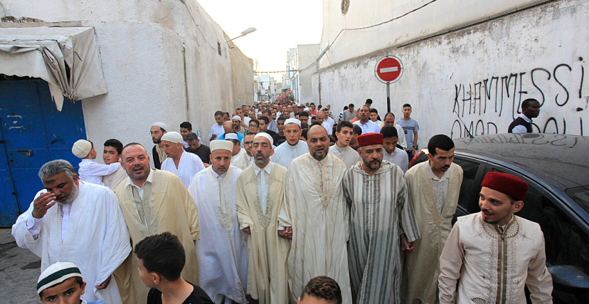 “الملوخية” .. “الشرمولة” و”خرجة العيد” .. عادات التونسيين في “العيد الصغير”