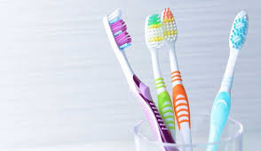 متى يجب تبديل فرشاة الأسنان؟