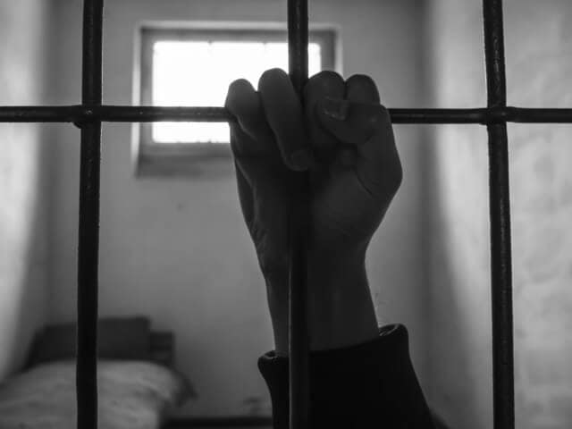 وفاة مسترابة لمهاجر تونسي في سجن إيطالي
