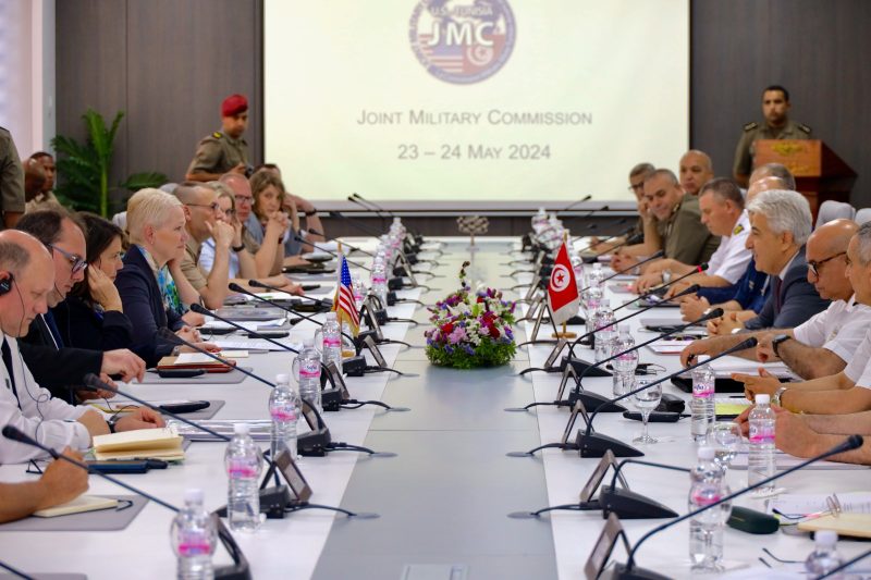 إجتماع اللجنة المشتركة العسكرية التونسية الأمريكية في دورتها السادسة والثلاثين