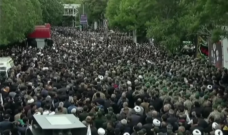 تشييع الرئيس الإيراني ومرافقيه في تبريز