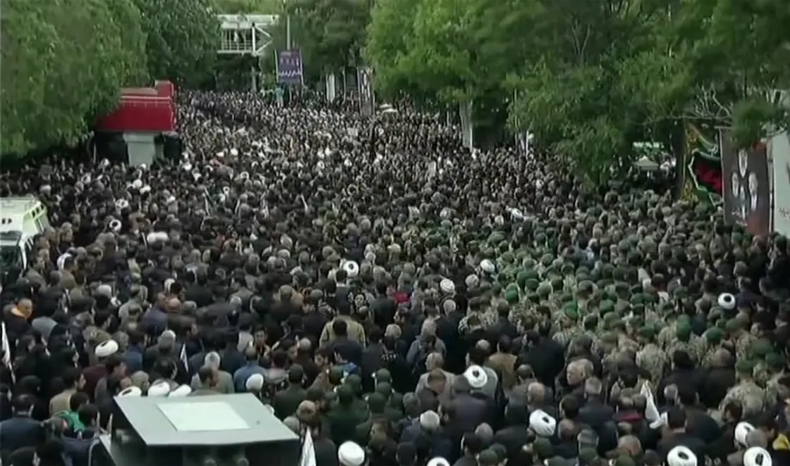 تشييع الرئيس الإيراني ومرافقيه في تبريز (فيديوهات + صور)