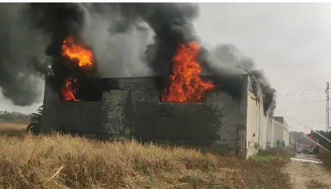 حريق في مستودع بين المروج 6 ونعسان.. تريعة يقدم التفاصيل لـتونس