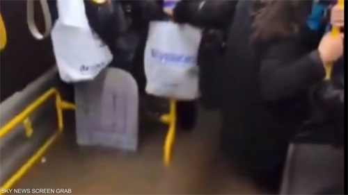 بالفيديو/ ركاب عالقون وسط حافلة تغمرها المياه في تركيا