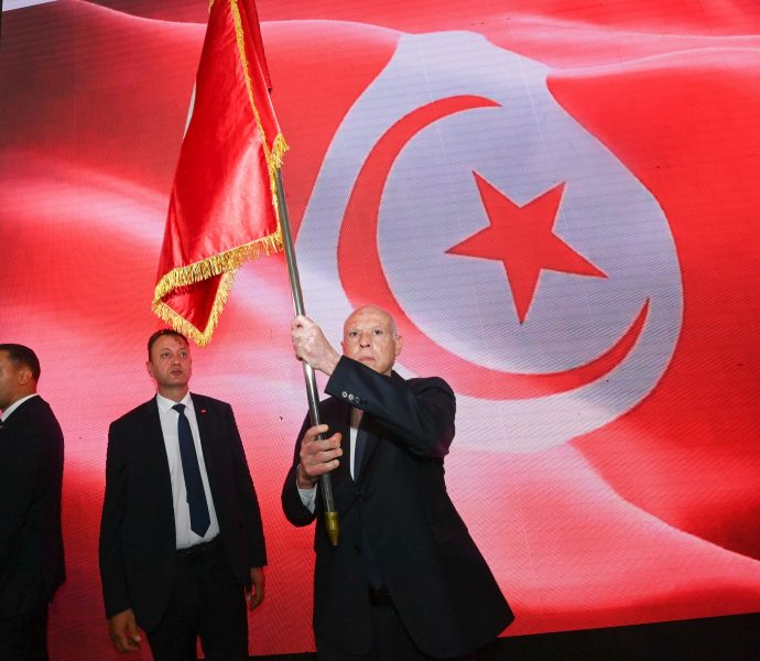 رئيس الجمهورية في مسبح رادس... لا لجنة أولمبية داخل الدولة والعلم التونسي لا يغطى (فيديو)