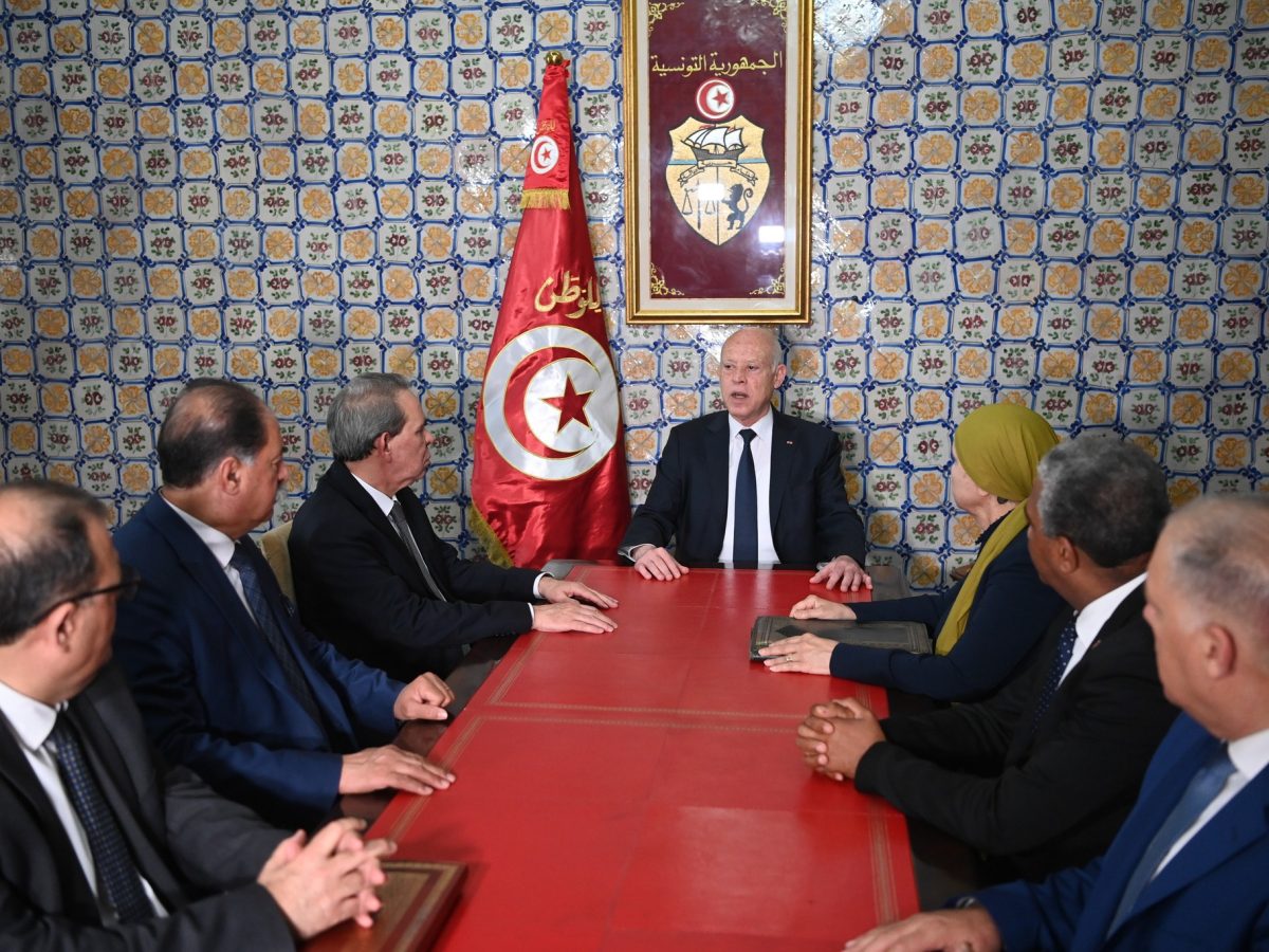 رئيس الجمهورية: لا مجال للتسامح مع من قام بتغطية علم تونس
