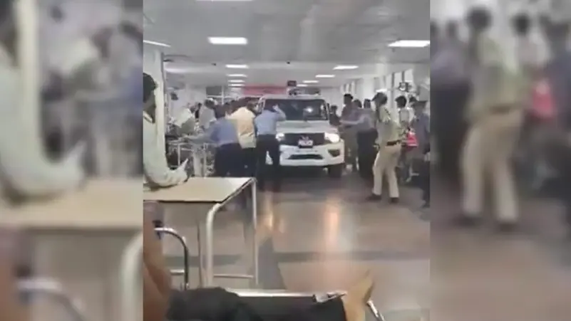 تحرش بطبيبات.. سيارة شرطة تقتحم مستشفى لاعتقال المتهم (فيديو)