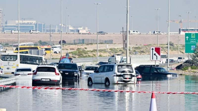 غلق المدارس والشركات مجددا بسبب الأمطار واضطراب بحركة مطار دبي
