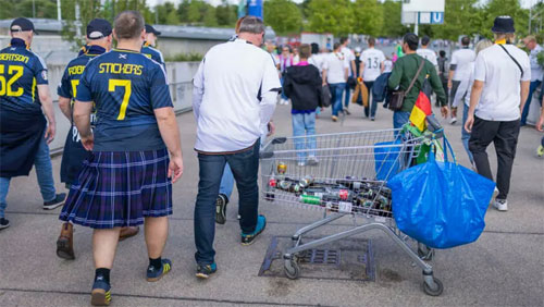 ألمانيا/ المتقاعدون يكسبون قوت يومهم من جمع “القمامة”