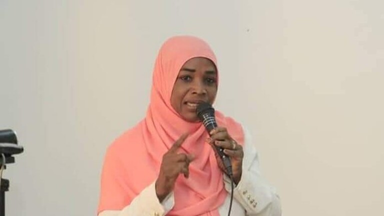 تلبية نداءاتها جاءت متأخرة.. وفاة صحفية سودانية بلدغة ثعبان