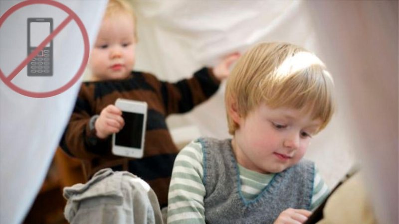 عواقب استخدام الهاتف كوسيلة لتهدئة الأطفال