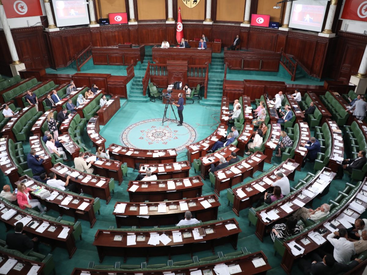 البرلمان يصادق على اتفاقية تمويل بين الدولة و16 بنكا