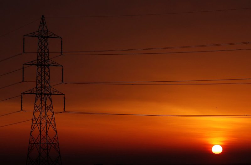 بسبب انقطاع الكهرباء في السعودية.. تعويضات مادية للسكان