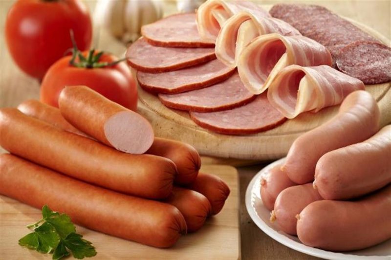 خبيرة تحذّر من مادة تستخدم في اللحوم المصنعة