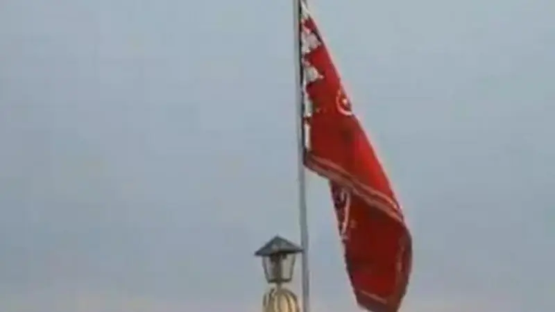 'علم الثأر الأحمر ُرفع في إيران