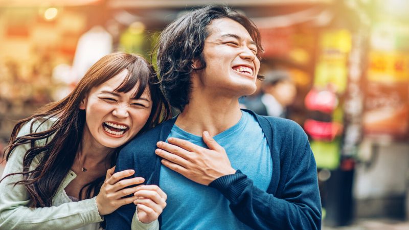 قانون مثير يجبر سكان منطقة يابانية على الضحك يوميا