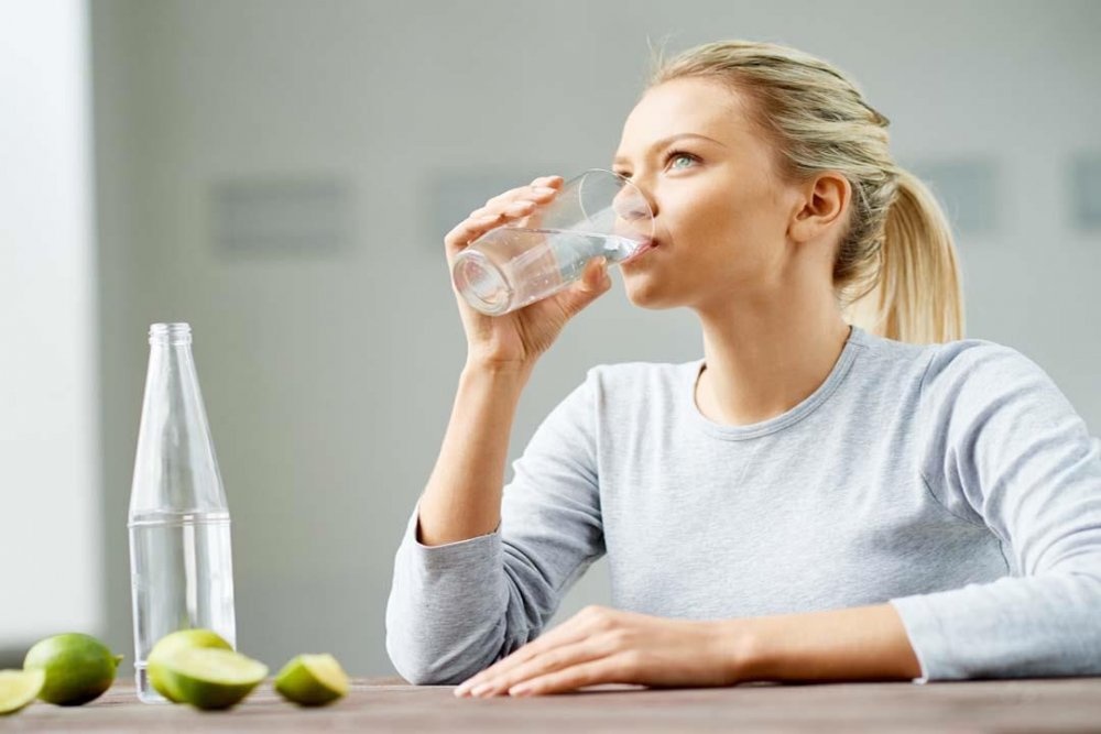 كمية الماء اليومية لتحفيز فقدان الوزن
