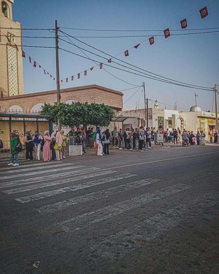 غنوش/ تلاميذ يغلقون الطريق احتجاجا على غياب النقل