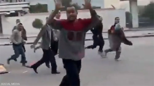 شاهد/ لحظة تحرير محكومين بالإعدام وأطفال من سجون الأسد