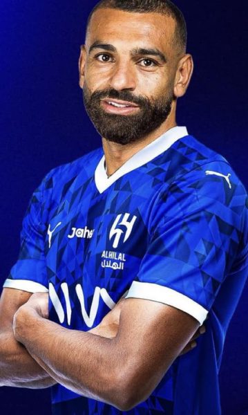 محمد صلاح بقميص الهلال السعودي!